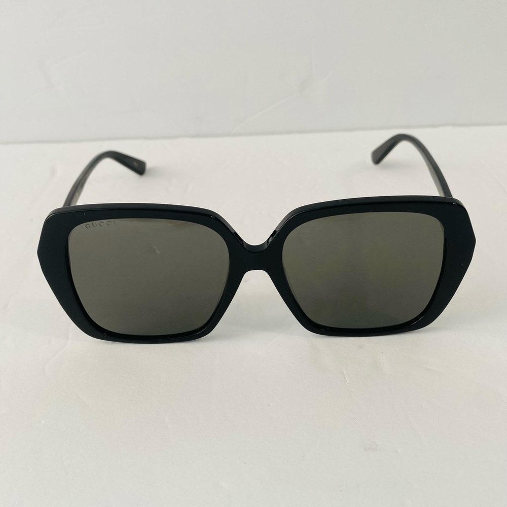 New Gucci Women’s Square Ladies Sunglasses
Item No. GG0533SA 001 56 - Picture 11 of 14